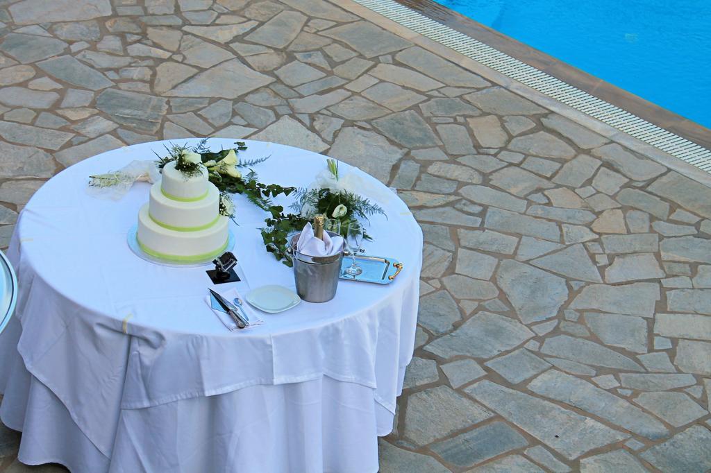 Aparthotel En Plo Agios Romanos Exterior foto